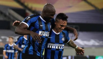  AC米兰德比战绝杀同城死敌，升至积分榜第三  