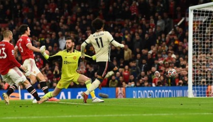  利兹联惨败西汉姆联班福德错失破门良机  