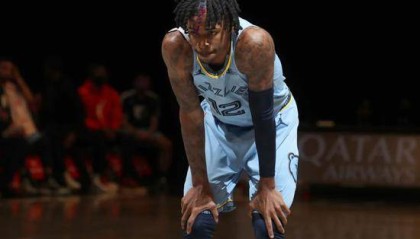  莫兰特脚踝扭伤，灰熊冲击季后赛蒙阴影  