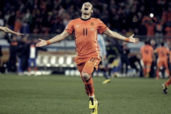  雷恩中场核心传射建功，助球队登顶榜首